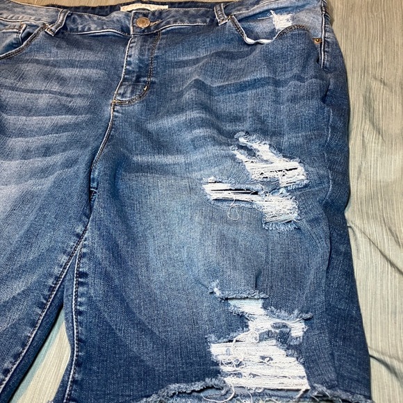 Distressed Denim Bermuda Shorts Womens Size 22 Blue Ripped Frayed Hem - Picture 2 of 5